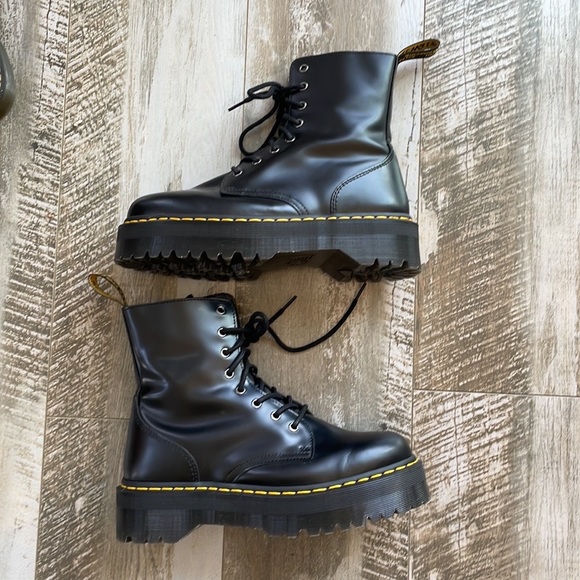 Dr. Martens Shoes - Dr.Martens smooth Jaden boot